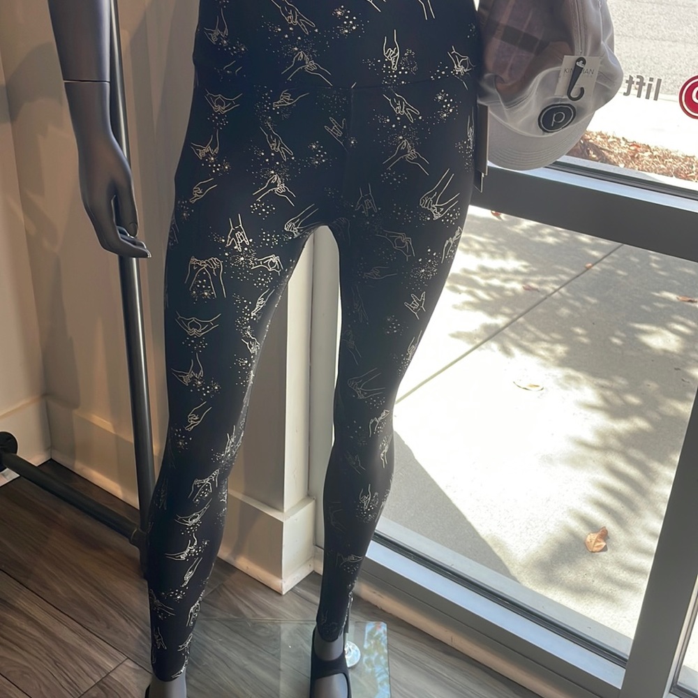 BNWT Beyond Yoga Leggings